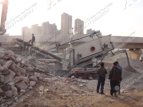 Construction waste mobile crushing plant